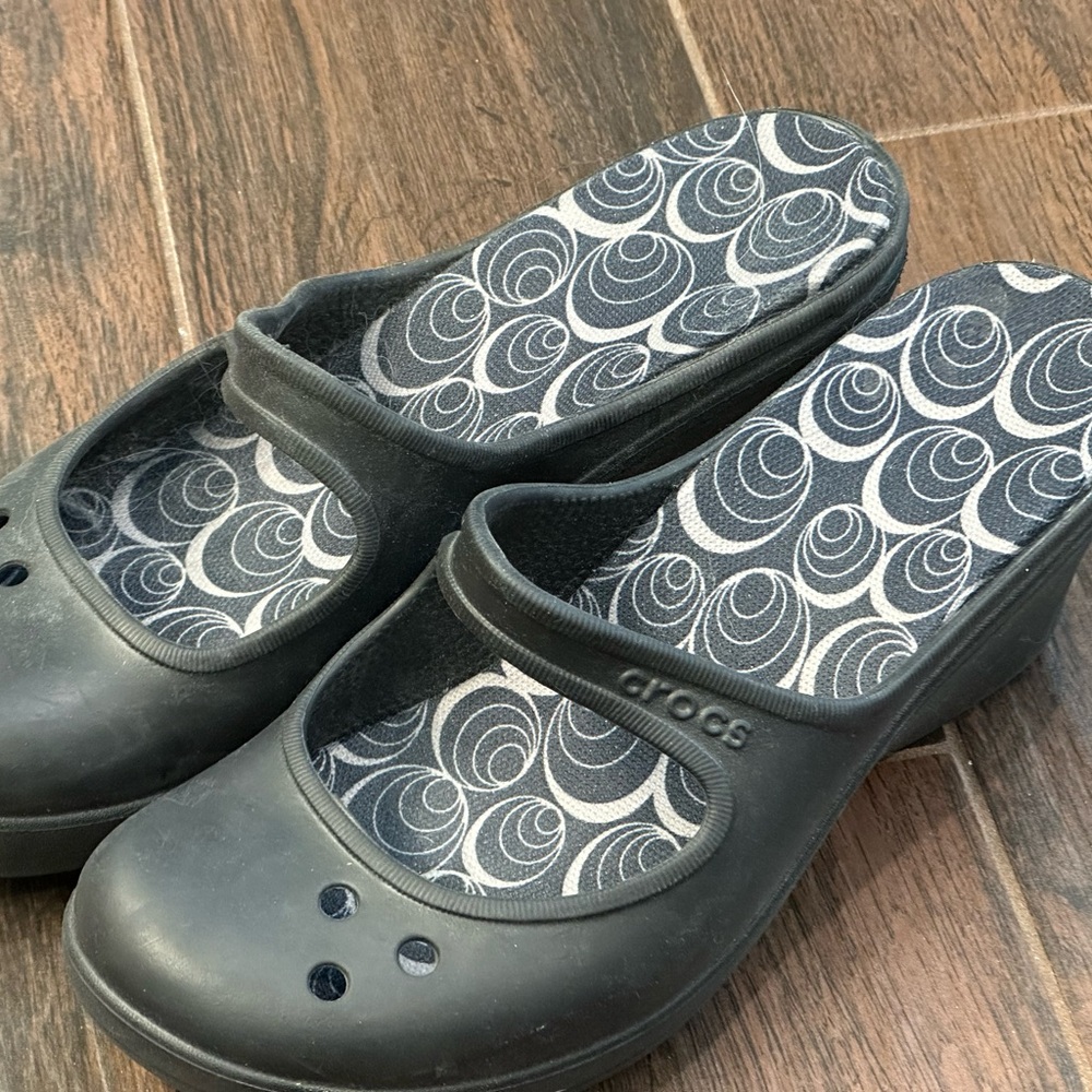 CROCS Women's Black Swirl Mules